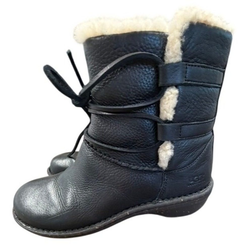 UGG Australia Black Pebbled Leather Shearling Lined SZ 8 Ankle Boots 5245 Caspia